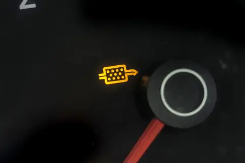 Kontrolka DPF świeci się w Twoim 2.0 TDI? Sprawdź, co ile powinna następować wypalanie DPF, by uniknąć problemów.